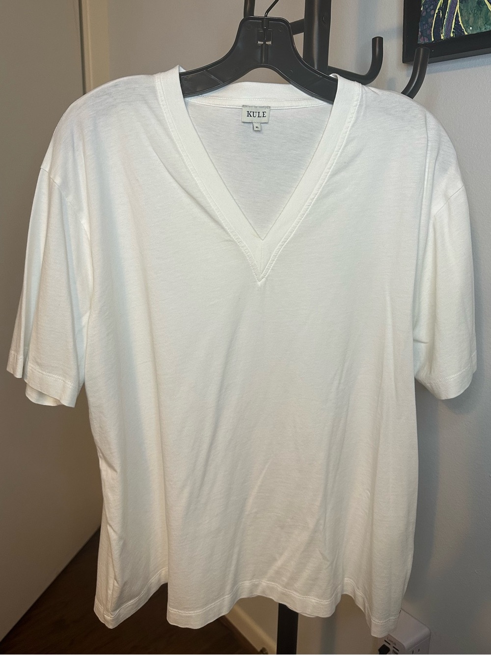 KULE Vneck short sleeve Tshirt